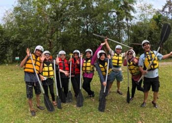 Perantau Nikmati Keseruan Wisata Arung Jeram Batang Anai