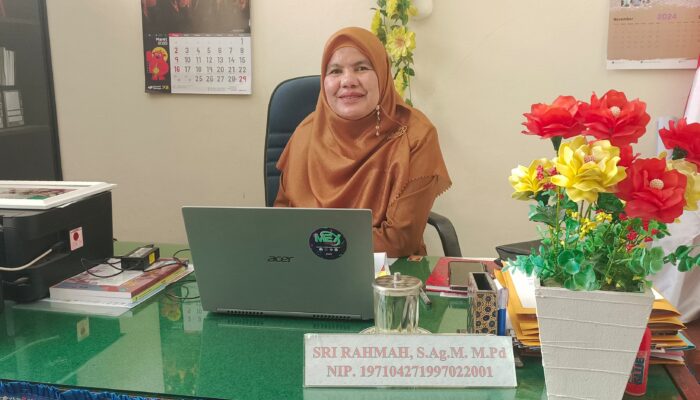 Sri Rahmah Berikan Pengabdian Terbaik di  SMA 1 Kamang Magek