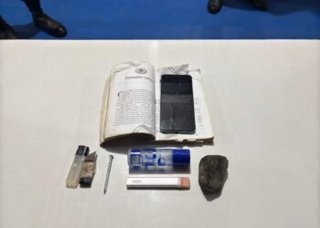 Sejumlah barang terlarang ditemukan dalam razia yang dilakukan oleh Lembaga Pemasyarakatan Kelas II A Padang, Selasa (15/4/2025). IST