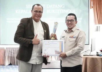 Tercepat dalam Rekonsiliasi Pajak dan Pengendalian Inflasi, Bupati Eka Putra Raih 2 Penghargaan Prestisius