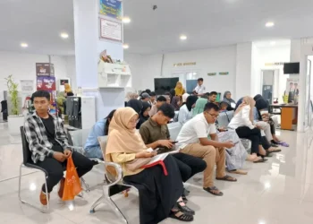 Hari Kerja Pertama Pasca Lebaran, MPP Kota Padang Ramai Dikunjungi