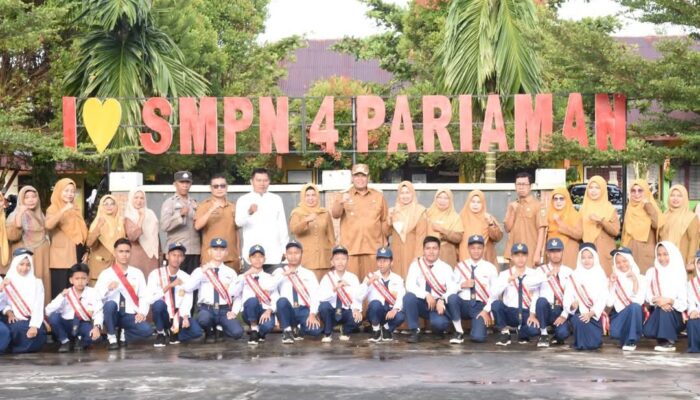 Wako Yota Balad Jadi Inspektur Upacara di SMP N 4 Pariaman