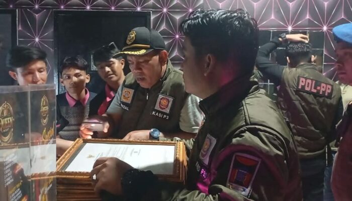 Pelaku Usaha di Padang Diminta Patuhi Jam Operasional Usaha