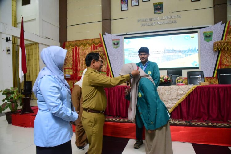 Bupati Padang Pariaman, John Kenedy Azis membuka kegiatan Praktik Kerja Lapangan (PKL) Terpadu dengan pendekatan IPE-CP oleh Poltekkes Kemenkes Padang tahun 2024-2025. IST