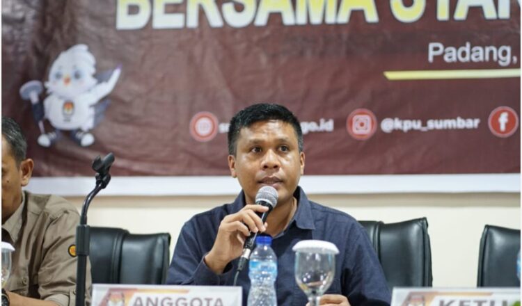 Komisioner KPU Sumbar, Jons Manedi. IST