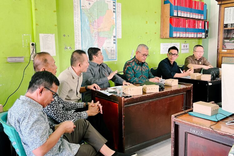 Ketua beserta anggota Komisi II DPRD Kota Padang, Rachmad Wijaya melakukan kunjungan ke UPTD Parkir Dishub Kota Padang, Senin (21/4). YESI