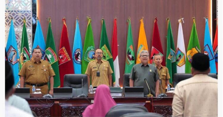 TEKS FOTO : RAPAT PARIPURNA -- Rapat paripurna DPRD Sumbar dengan agenda pengumuman dan penetapan susunan pimpinan serta anggota Pansus Pembahasan Rancangan Awal RPJMD Provinsi Sumbar Tahun 2025-2029. LENI