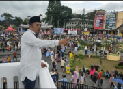 Kawasan Jam Gadang Bukittinggi Dipenuhi Sampah