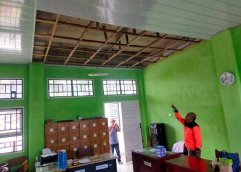Plafon Sekolah Ambruk Akibat Gempa di Padang Panjang