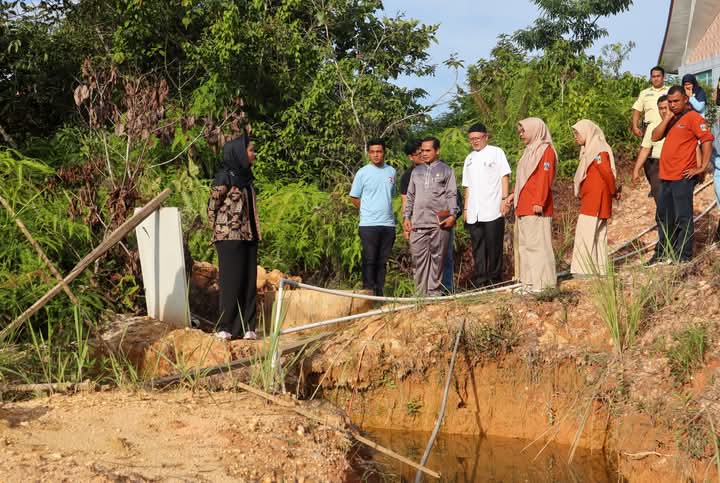 Bupati saat sidak ke RSUD Sungai Dareh. BADRI.