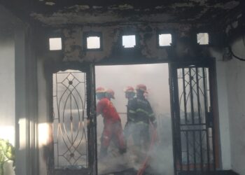 Kebakaran di Jalan Komplek Jala Utama II A2 No.11, Kelurahan Pampangan Nan XX, Kecamatan Lubuk Begalung, Sabtu (26/4/2025). IST