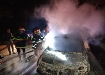 Minibus Hangus Terbakar di Padang, 8 Penumpang Selamat