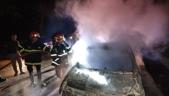 Minibus Hangus Terbakar di Padang, 8 Penumpang Selamat