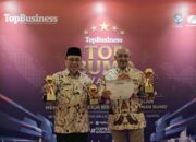 Perumda Air Minum Kota Padang Terima Penghargaan BUMD Awards