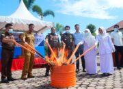 Kejari Solsel Musnahkan Barang Bukti Tipidum