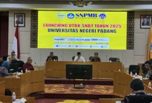 Pembukaan dilakukan oleh Rektor UNP, Prof. Dr. Krismadinata, dalam sebuah seremoni di Ruang Sidang Senat, Gedung Rektorat UNP. Rabu (23/4/2025). IST