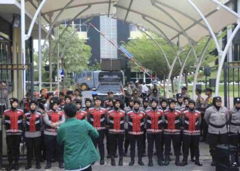 Polda Sumbar Bubarkan Aksi dengan Tegas dan Humanis