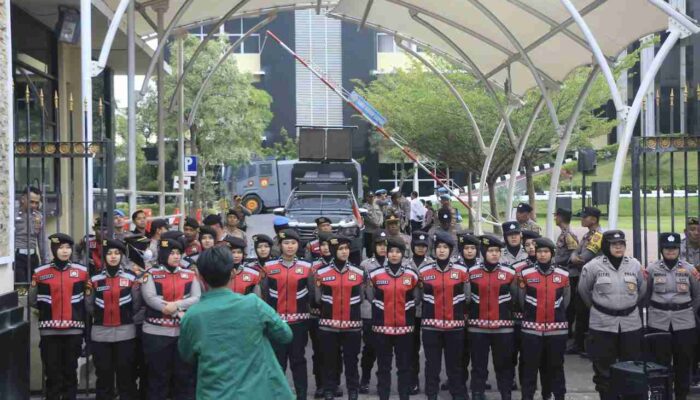 Polda Sumbar Bubarkan Aksi dengan Tegas dan Humanis