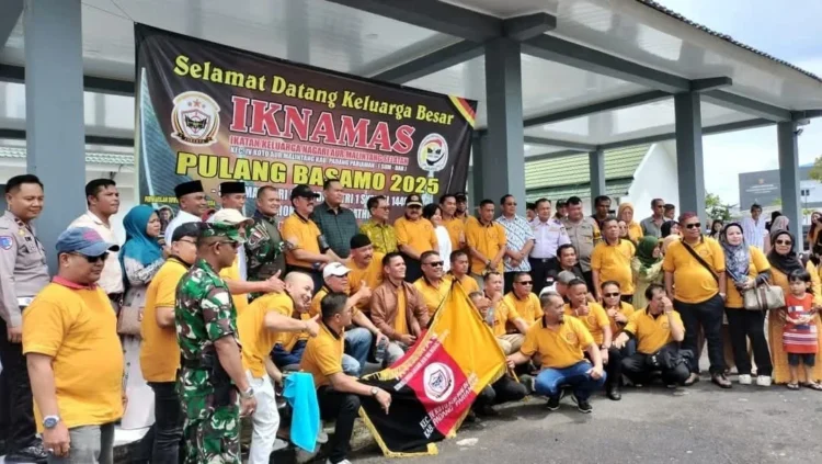 Wali Kota Pariaman Yota Balad mengajak Ikatan Keluarga Nagari Aur Malintang Selatan (IKNAMAS) Kecamatan IV Koto Aur Malintang, Kabupaten Padang Pariaman agar mengunjungi destinasi wisata yang ada. IST