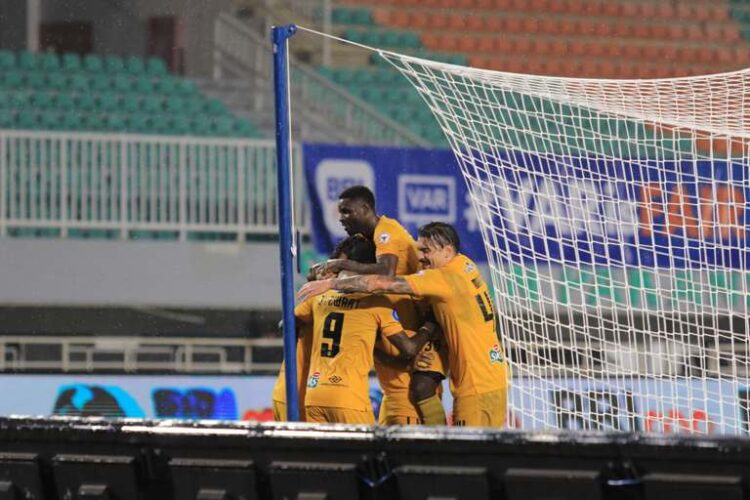 Para pemain Semen Padang FC melakukan selebrasi usai mencetak gol ke gawang Persija Jakarta pada lanjutan Liga 1 Indonesia 2024/2025 pekan ke-30 di Stadion Pakansari, Bogor, Minggu (27/4) malam WIB. IST