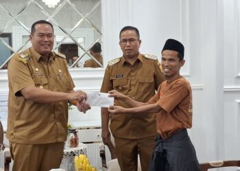 Pamit Umrah Berjalan Kaki, Pemko Pariaman Beri Dukungan untuk Efriadi