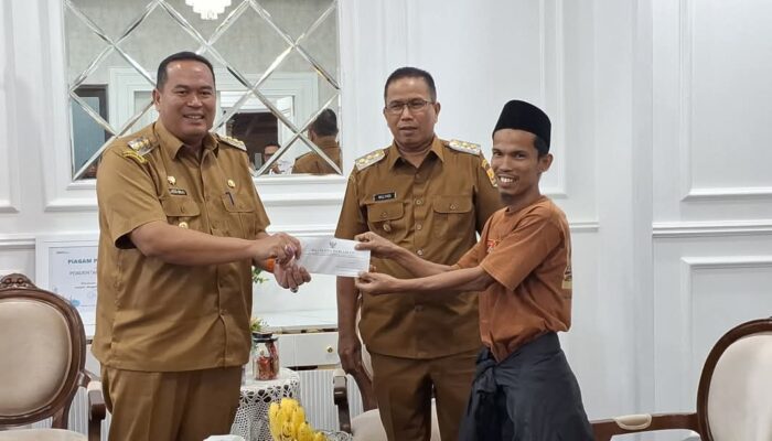 Pamit Umrah Berjalan Kaki, Pemko Pariaman Beri Dukungan untuk Efriadi