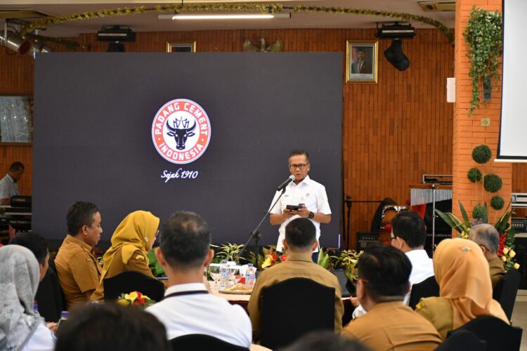 PT Semen Padang menggelar sosialisasi K3 bagi para vendor dan kontraktor yang bekerja di lingkungan perusahaan. IST