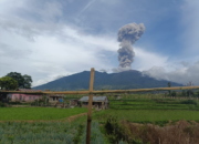 Kurun Waktu 10 Jam, Gunung Marapi Kembali Erupsi, Lontarkan Abu Vulkanik Setinggi 1.000 M