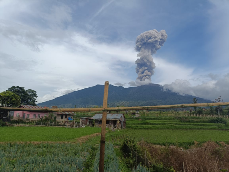 Gunung Marapi Erupsi