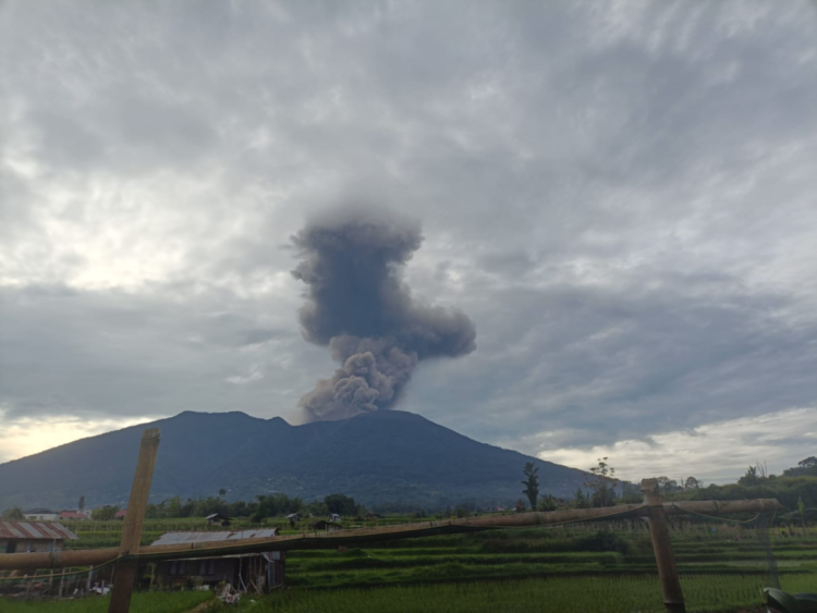 Gunung Marapi Erupsi