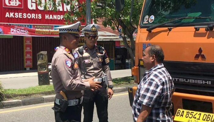 Satlantas Polresta Padang Kandangkan Empat Truk