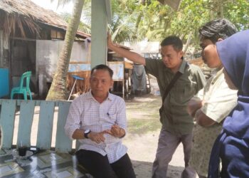 Kepala Dinas Pekerjaan Umum dan Penataan Ruang (PUPR) Kabupaten Padang Pariaman, El Abdes Marsyam, saat pertemuan dengan Forum Wartawan Parlemen di Pantai Sunua, Kamis (24/4/2025). IST