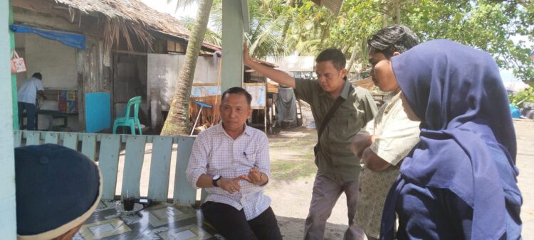 Kepala Dinas Pekerjaan Umum dan Penataan Ruang (PUPR) Kabupaten Padang Pariaman, El Abdes Marsyam, saat pertemuan dengan Forum Wartawan Parlemen di Pantai Sunua, Kamis (24/4/2025). IST