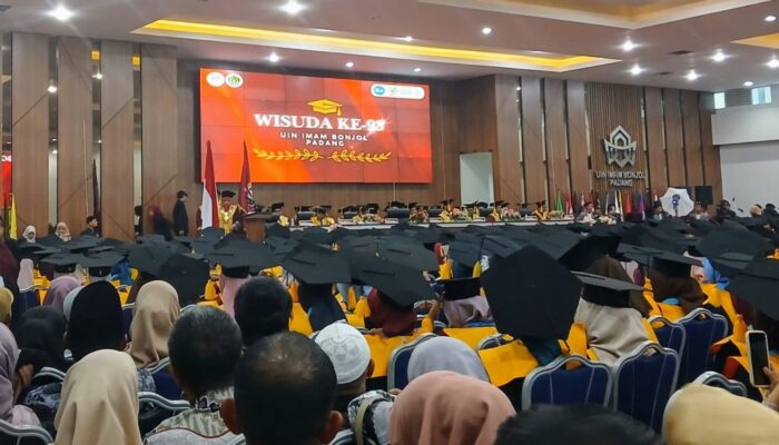 UIN IB Padang Mewisuda 585 Lulusan pada Hari Pertama