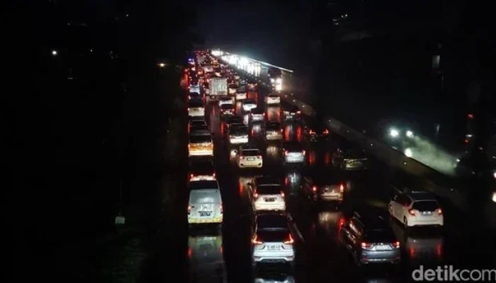 Lalin dari Bandung ke Jakarta Dialihkan Via Tol Japek II Selatan Malam Ini
