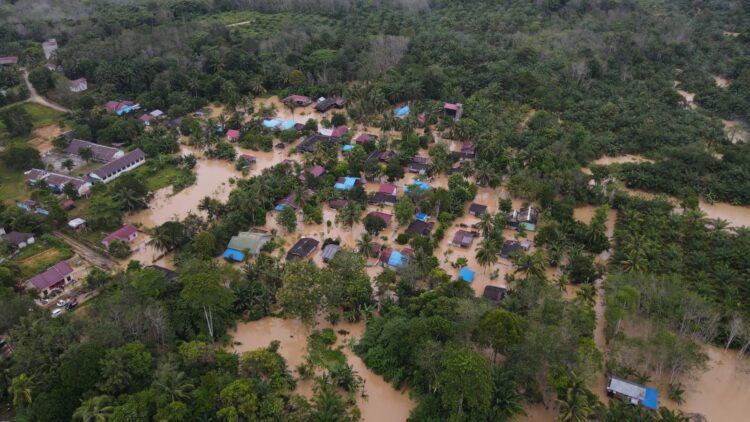 Banjir merendam 141 unit rumah di Desa Bukit Subur, Kecamatan Penajam, Kabupaten Penajam Paser Utara pada minggu (20/4) pukul 21.30 waktu setempat. IST