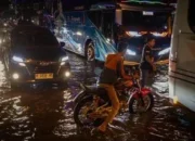 Banjir Kepung 6 RT dan 2 Ruas Jalan di Jakarta