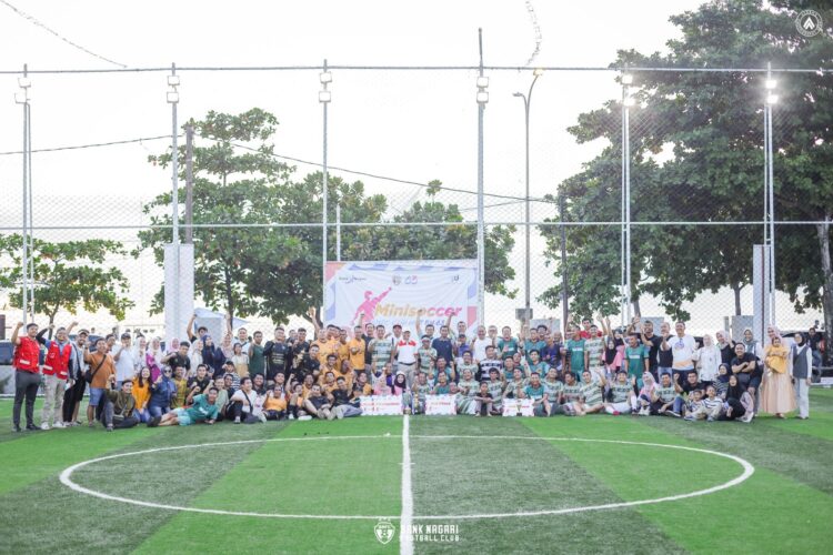 Para peserta Turnamen Minisoccer BNFC Cup yang digelar 18-20 April 2025, berfoto bersama sebelum bertanding. IST