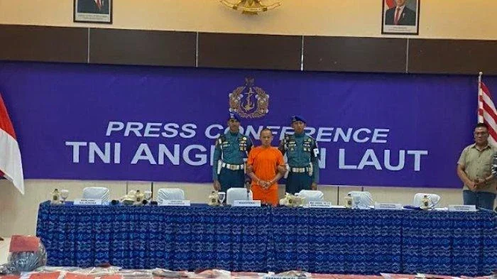 Tersangka Jumran yang dihadirkan saat konfrensi pers pelimpahan berkas kasus pembunuh terhadap Juwita, Selasa (8/4/2025) siang. IST