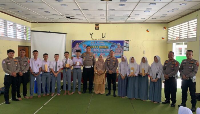Polres Masuk Sekolah, SMAN 3 Sijunjung Diberi Edukasi Keselamatan Berkendara