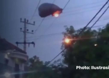 Balon Udara Jatuh dan Timpa Kabel Listrik di Kebumen