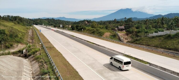 Jalan Tol Padang – Sicincin mencatatkan trafik tertinggi di antara ruas tol fungsional lainnya selama periode mudik Lebaran 2025 dengan 105.691 kendaraan melintas. IST