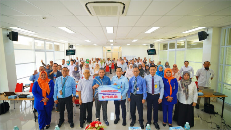 Foto bersama usai Sosialisasi Rekening VA dan Peraturan Keuangan Terbaru oleh Bank Nagari di UNAND, Senin (21/4). IST