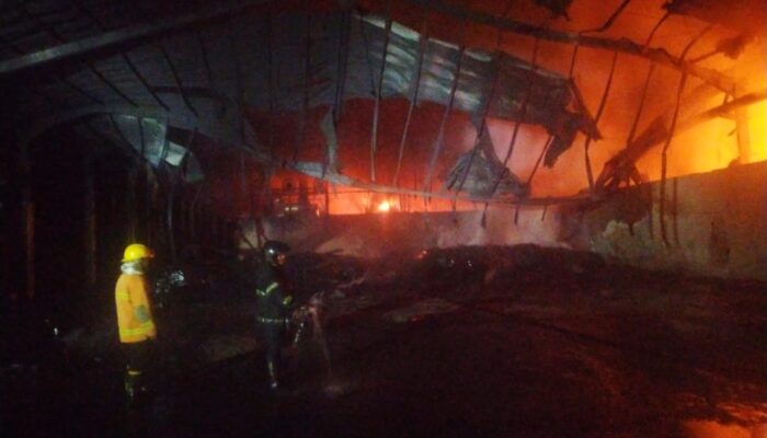 Kebakaran Pabrik Karet di Padang Timbulkan Kerugian Rp7 Miliar