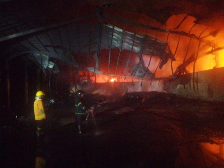 Kebakaran pabrik karet di Padang timbulkan kerugian Rp7 miliar. IST