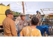 Satpol PP Padang Tertibkan PKL yang Berjualan di Fasum