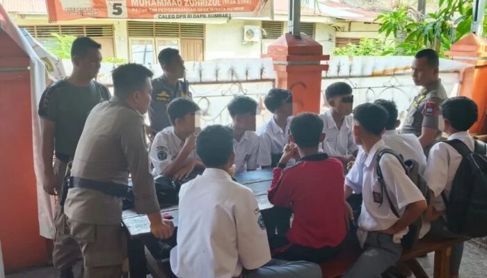 Satpol PP Padang Jaring 14 Pelajar Bolos Sekolah