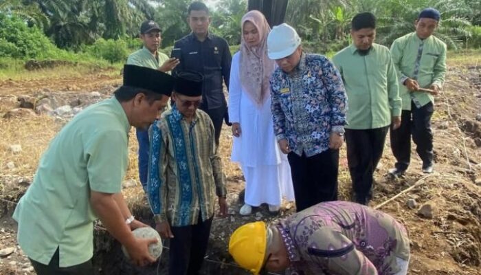 Bupati Yulianto Hadiri Peletakan Batu Pertama Masjid Al-Ilmi di SMPN 6 Pasaman