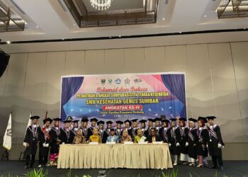 Siap Terjun ke Dunia Kesehatan, 331 Lulusan SMK Kesehatan Genus Diangkat Sumpah