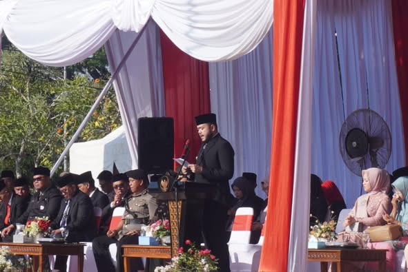 Pemerintah Kota (Pemko) Padang menggelar upacara peringatan Hari Kebangkitan Nasional (Harkitnas) ke-117, bangkit bersama mewujudkan Indonesia kuat. Upacara digelar di Lapangan Balai Kota, Aie Pacah, Selasa (20/5).IST